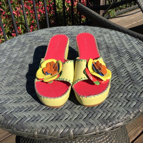 BCBG Max Azria platform sandals - Picture 2 of 4